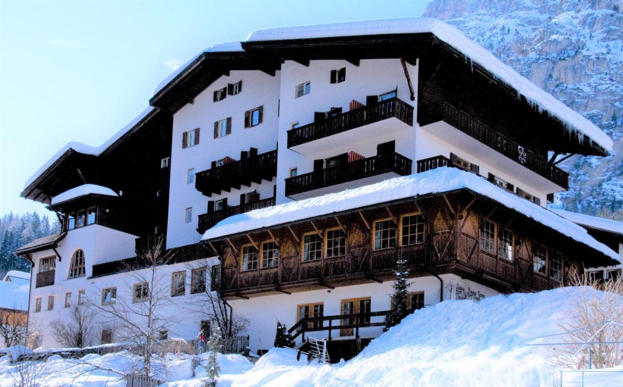 Hotel Dolomiti La Villa  Exteriör bild