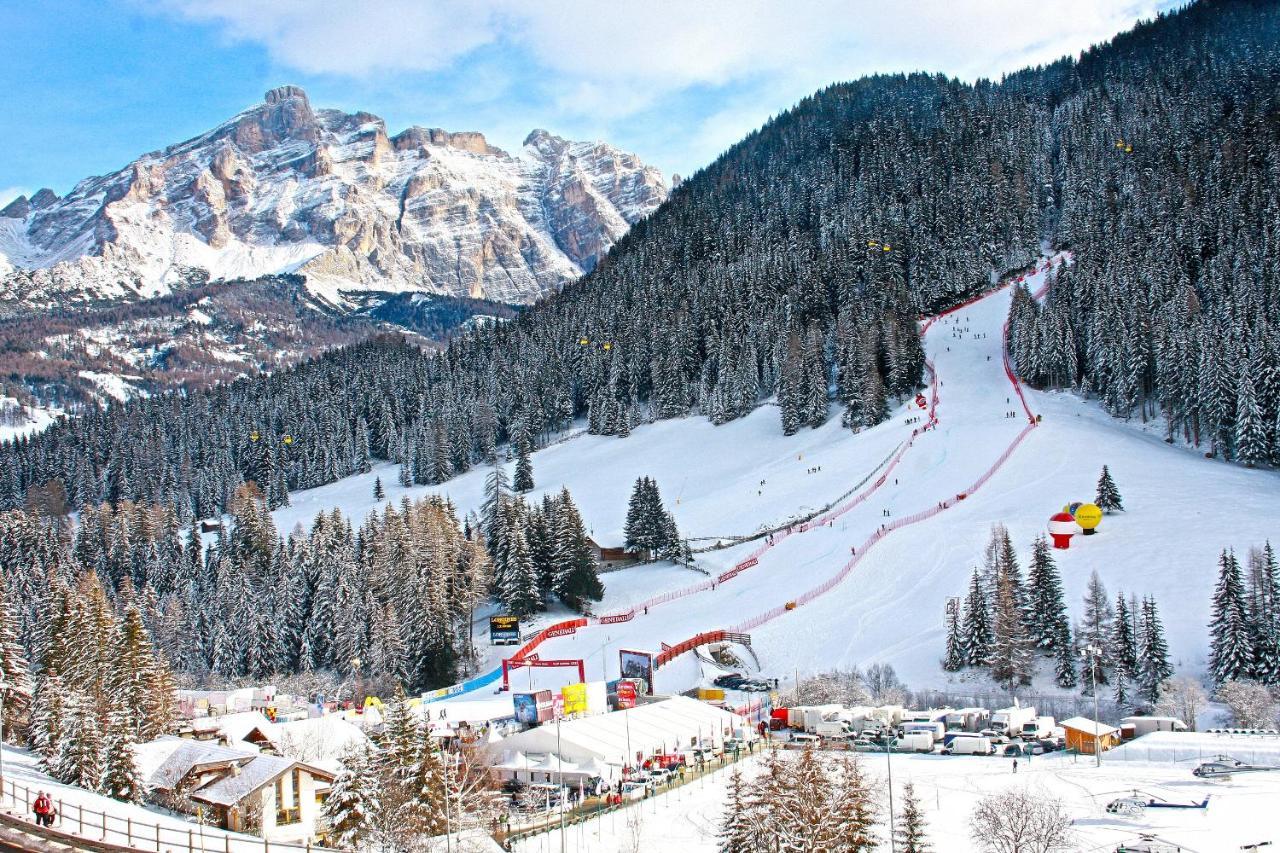 Hotel Dolomiti La Villa  Exteriör bild