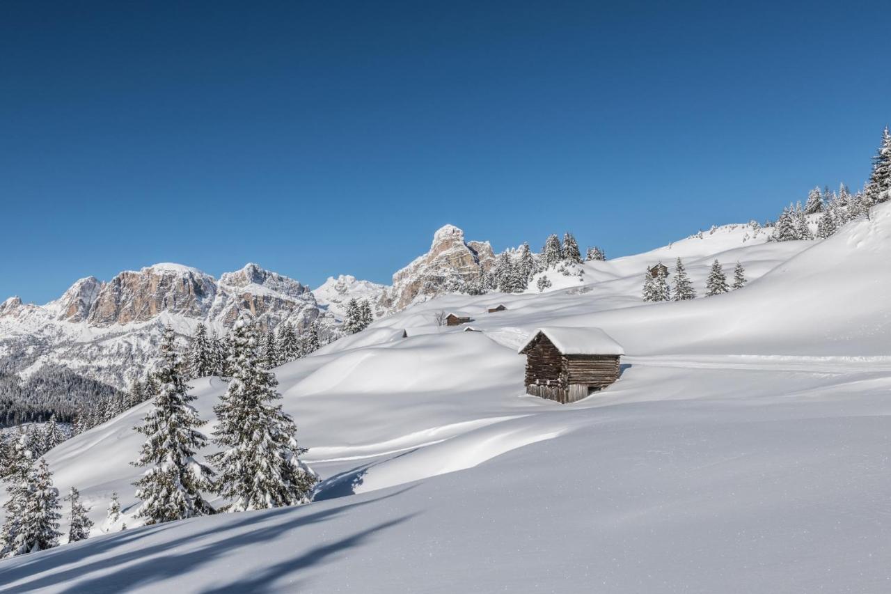 Hotel Dolomiti La Villa  Exteriör bild