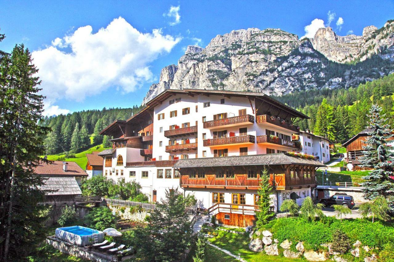 Hotel Dolomiti La Villa  Exteriör bild