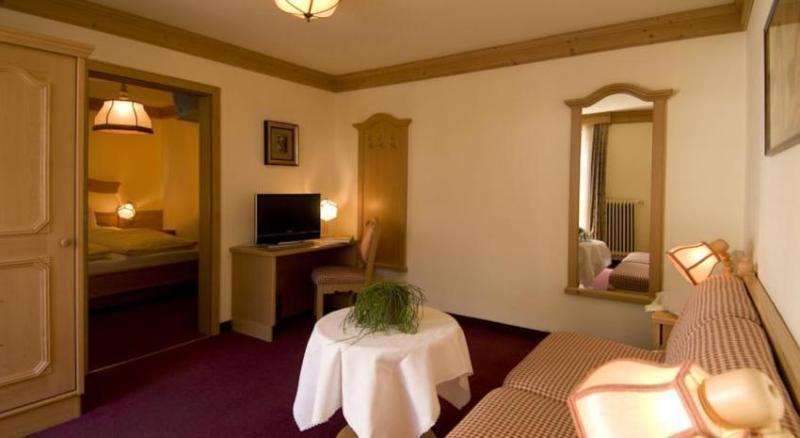 Hotel Dolomiti La Villa  Exteriör bild