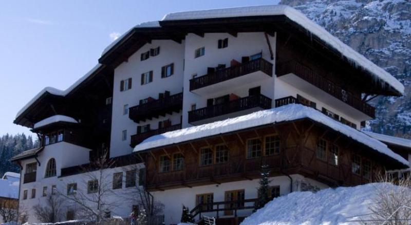 Hotel Dolomiti La Villa  Exteriör bild