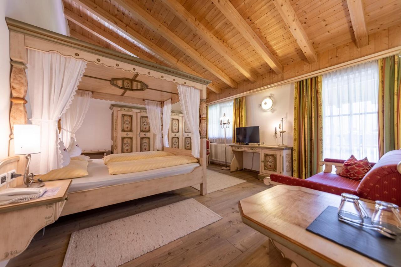 Hotel Dolomiti La Villa  Exteriör bild