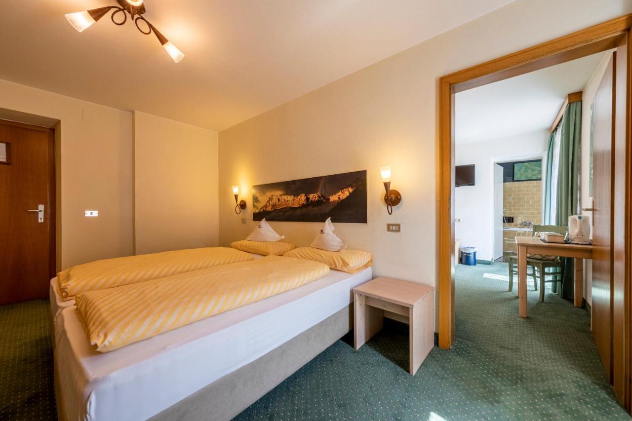 Hotel Dolomiti La Villa  Exteriör bild