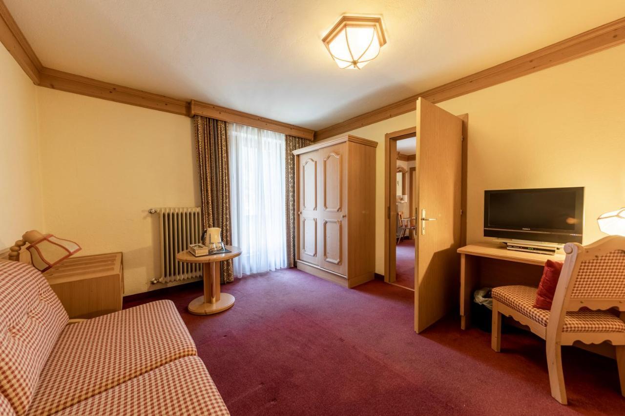 Hotel Dolomiti La Villa  Exteriör bild
