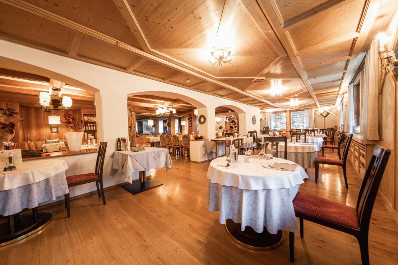 Hotel Dolomiti La Villa  Exteriör bild